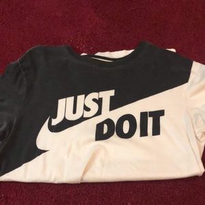 nike t-shirt